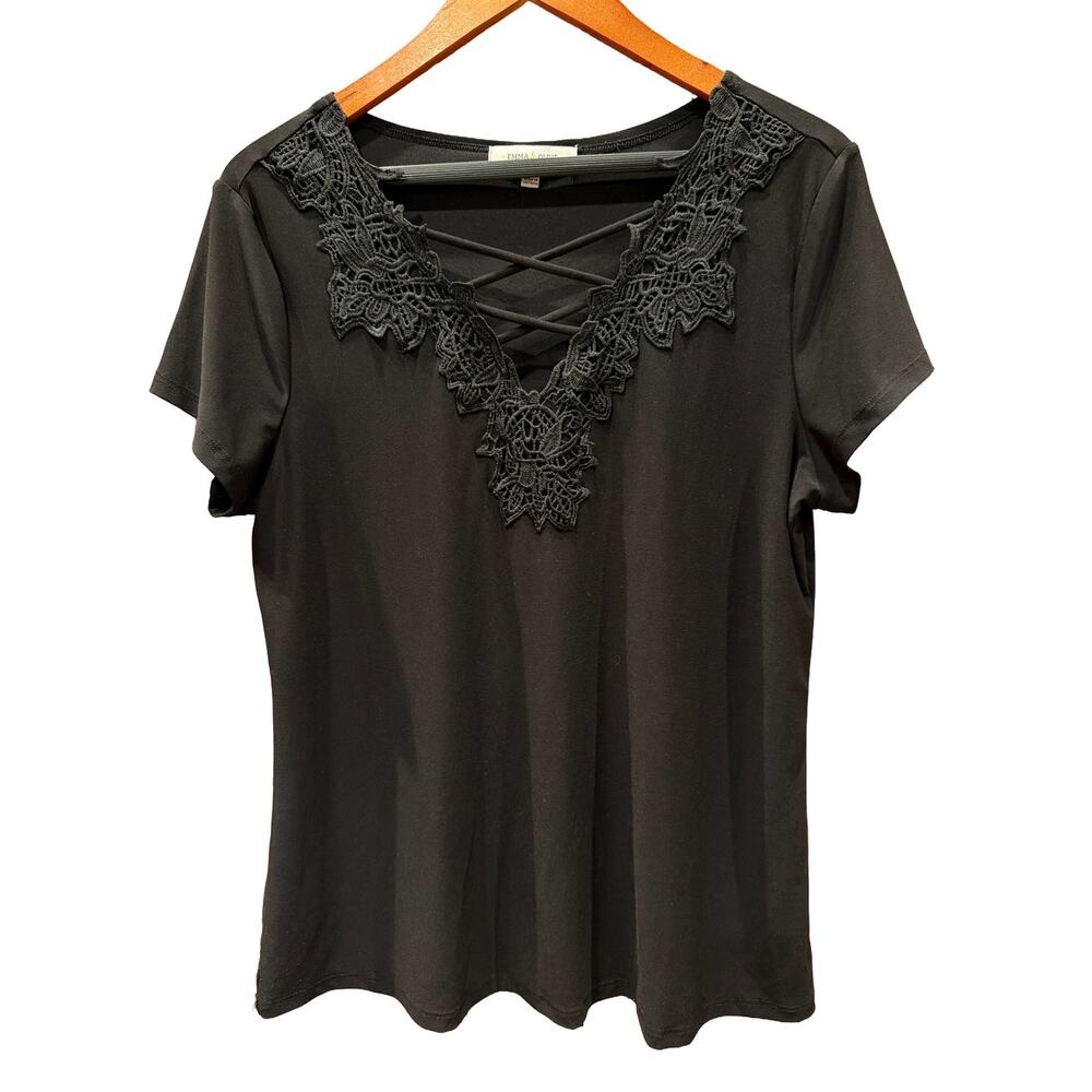 Emma & Olive Black short sleeve Blouse Vneck Womens Large stretchy lace